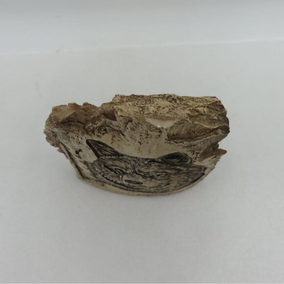 Wolf Engraved Resin Bark Sculpture Figurine For Home Décor - Picture 9 of 10